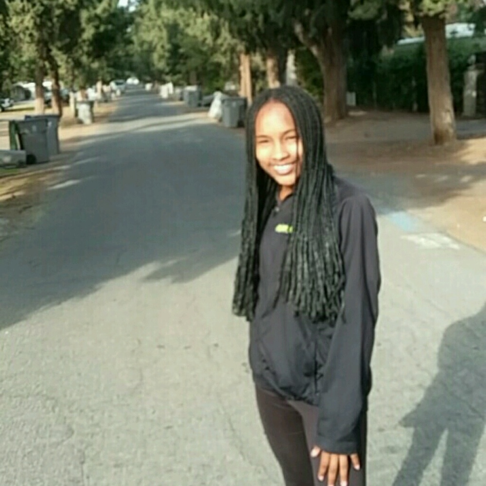 Meet your Posher, Lele